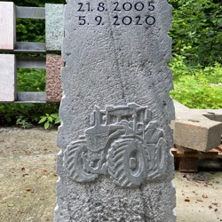 grabstein21.jpg